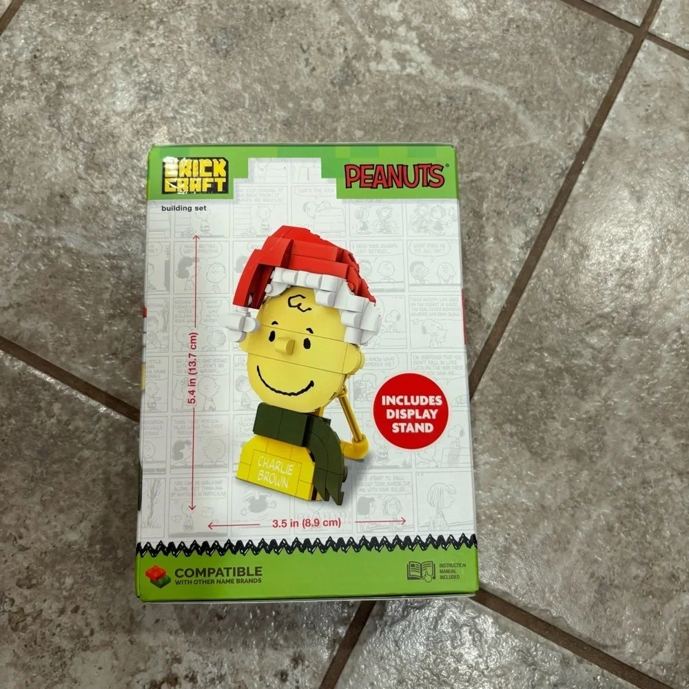 Peanuts Charlie Brown Building Block Set NEW Brick Craft Christmas Santa Hat